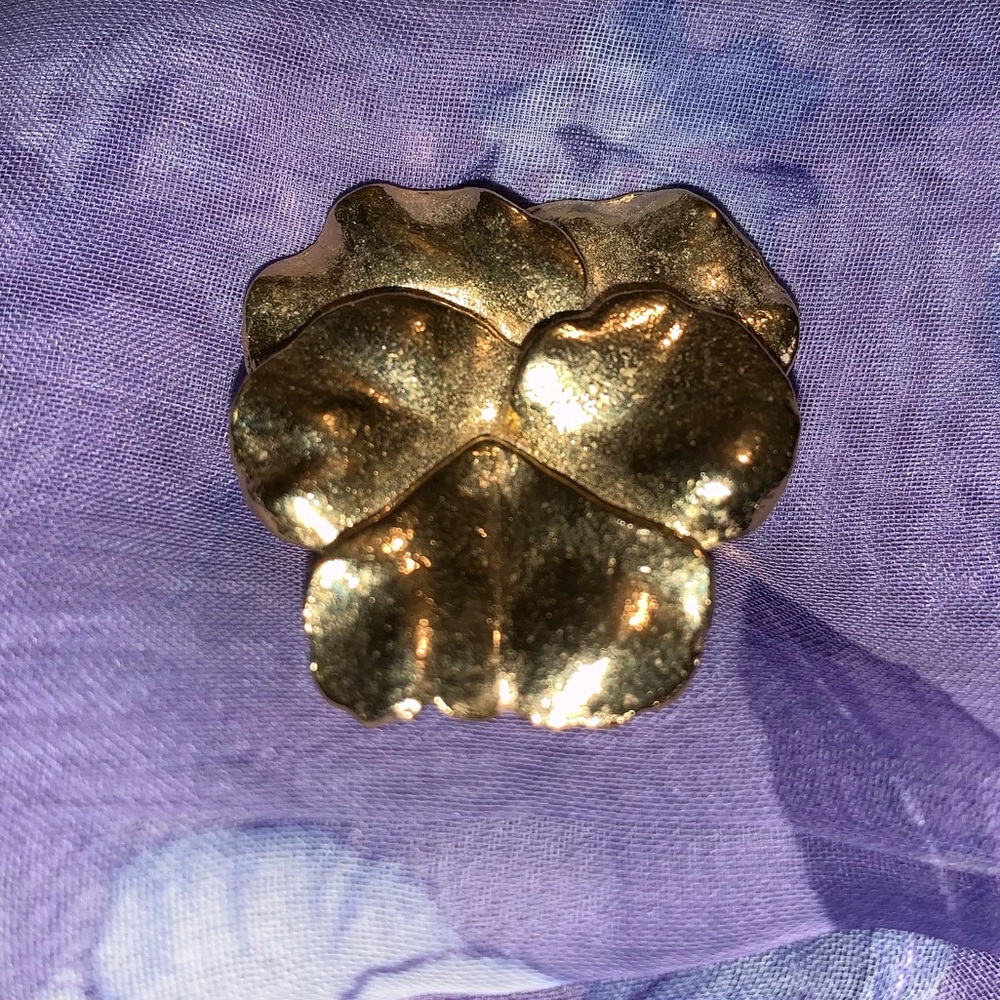 Gold pansy brooch